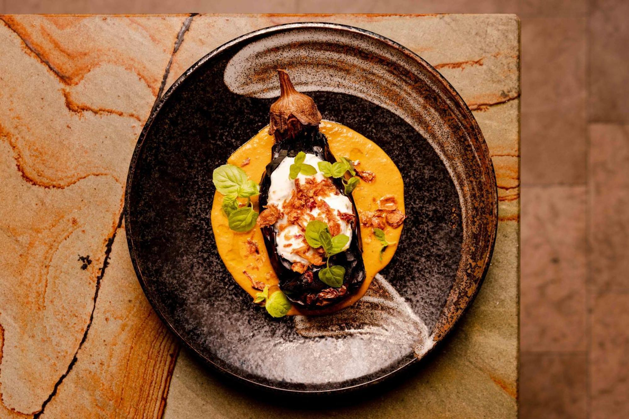 Pan Pacific London Ξενοδοχείο Εξωτερικό φωτογραφία Aubergine with yoghurt and honey